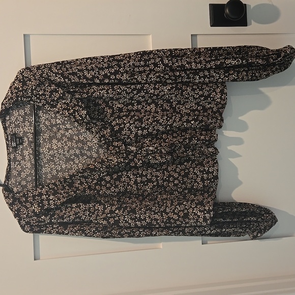 Billabong Black Floral Meant To BE Long Sleeve Boho Top Size Medium Womens - Picture 1 of 9